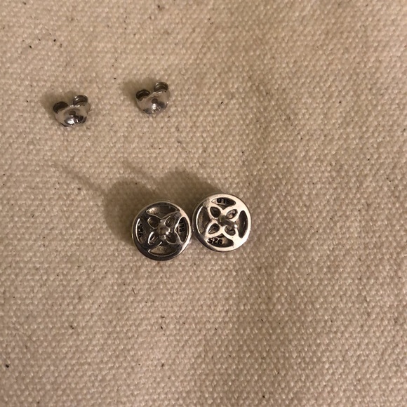 💎 1/10 ct. t.w. Double Halo Diamond Earrings Set in Sterling Silver - Picture 11 of 14